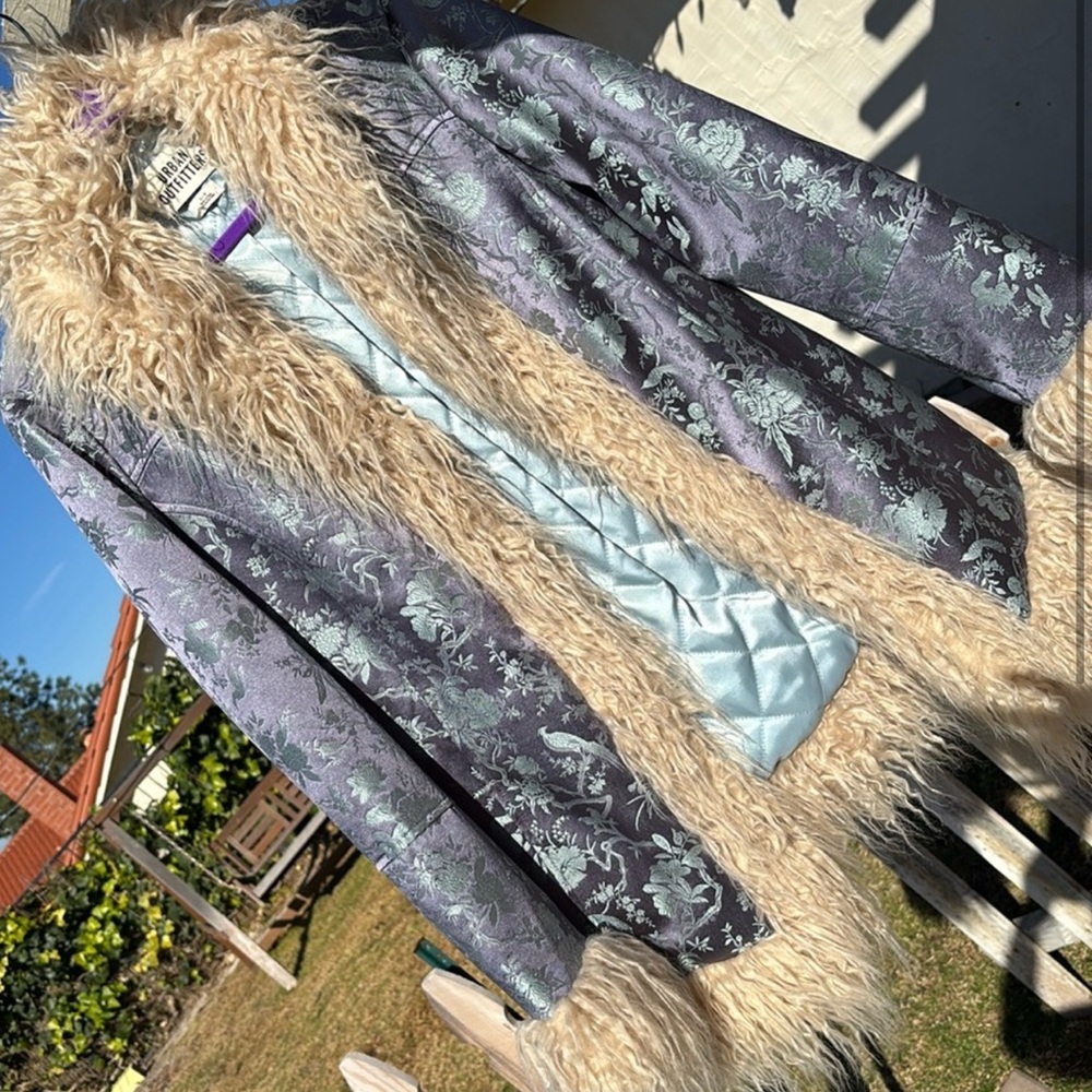 Re-posting for client who bought coat in bundle.
